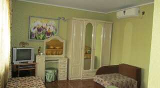 Гостиница Guest House Liliya Коктебель Трехместный номер-6